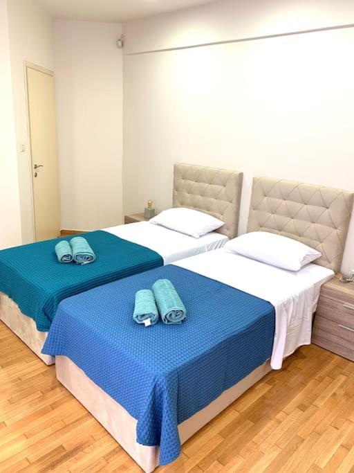 Spacious 4-Bedroom Family Home, 100M From Metro Афіни Екстер'єр фото