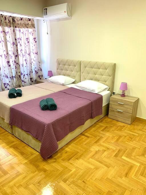 Spacious 4-Bedroom Family Home, 100M From Metro Афіни Екстер'єр фото